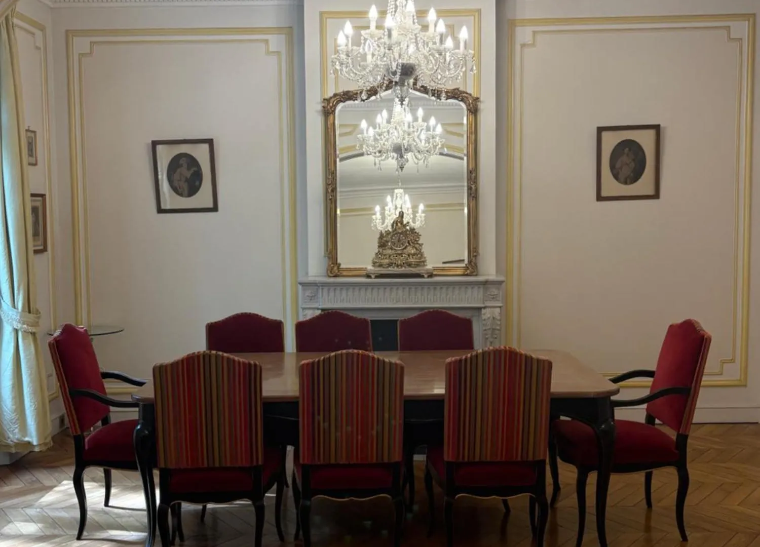 3 Bedroom Eiffel Tower Apartment 巴黎